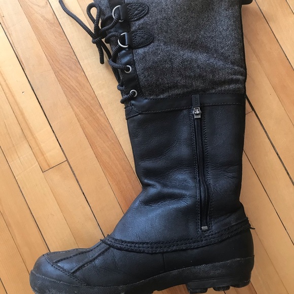 Black high UGGS - Picture 3 of 3